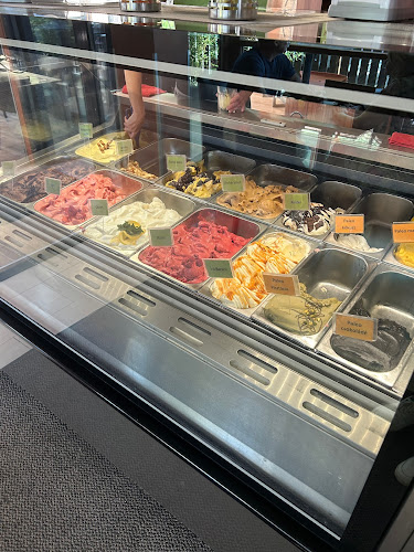 Cziniel Cukrászda és Találkozóhely