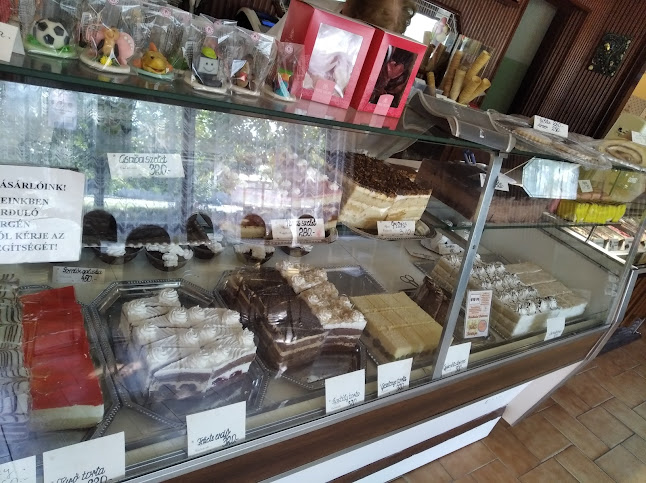 Opinii despre Sipaki Cukrászda în Békés - Vendéglátás