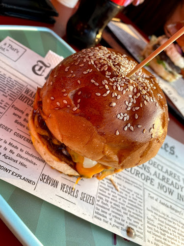 Comentarii opinii despre Peze Pékség