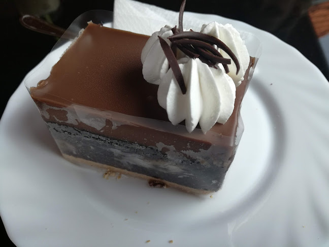 Opinii despre Dóra Kávézó és Cukrászda în Bócsa - Vendéglátás