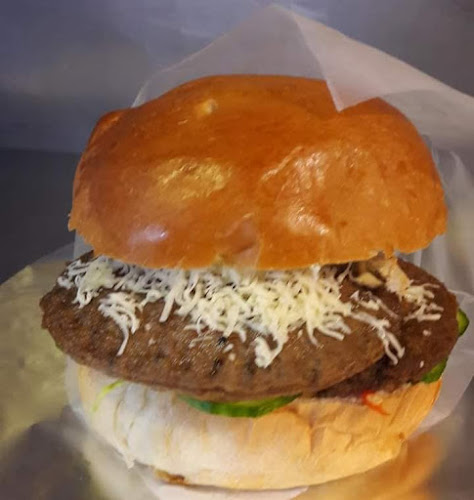 Opinii despre Domcsi Büfé în Tiszaújváros - Vendéglátás