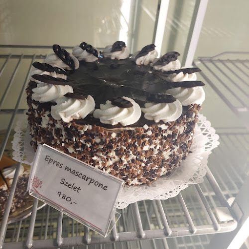 Comentarii opinii despre Rozmaring Cukrászda és Kávézó