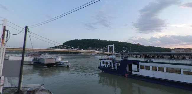 PONTOON - Budapest