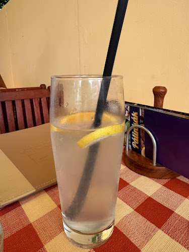 Opinii despre Viktória Étterem în Balatonmáriafürdő - Vendéglátás