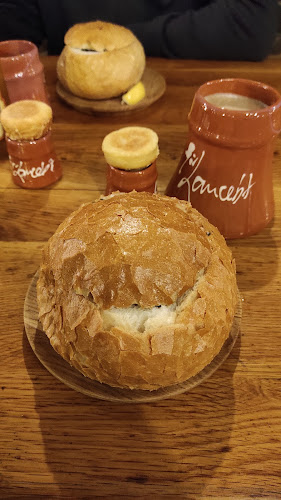 Sir Lancelot - Vendéglátás