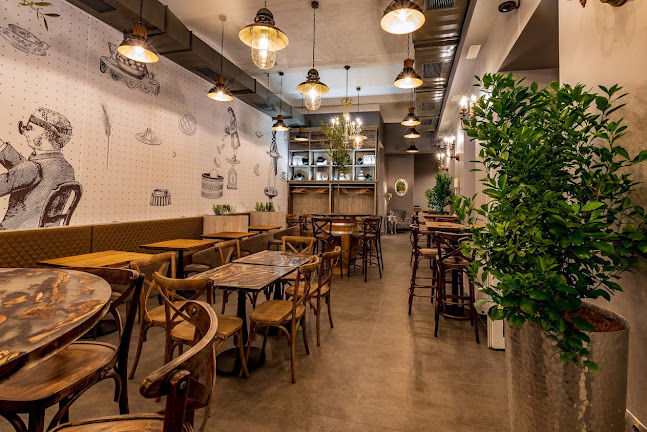 Kemenes Cukrászda és Bisztró Vámház krt.