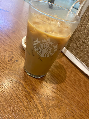 Opinii despre Starbucks Pécs în Pécs - Vendéglátás