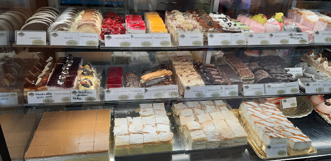 Opinii despre Ricsi-Cukrászda Kft. în Pápa - Vendéglátás