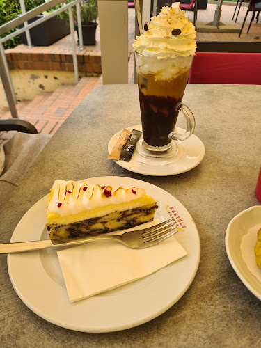 Opinii despre Kastély Kávézó în Gyula - Vendéglátás