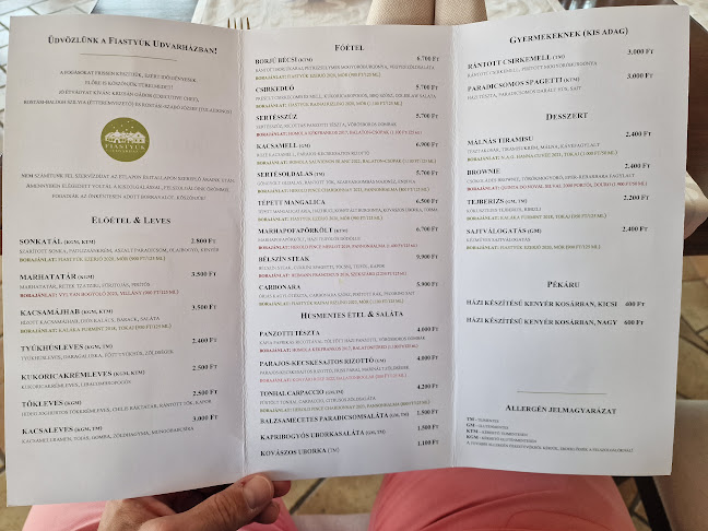 Fiastyúk Udvarház - étterem, szállás, biofarm