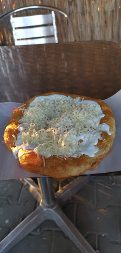 Opinii despre Der Langos-König în Biatorbágy - Vendéglátás