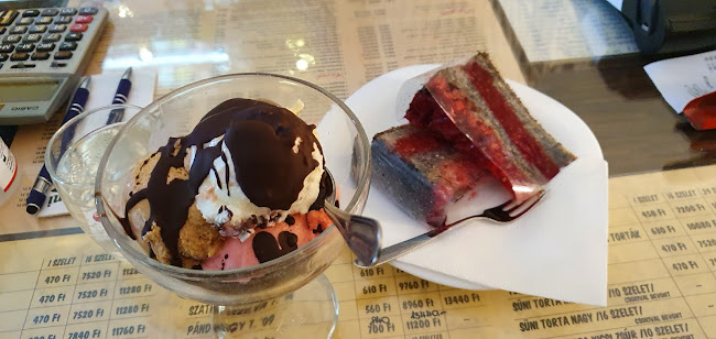 Comentarii opinii despre Sarokház Cukrászda