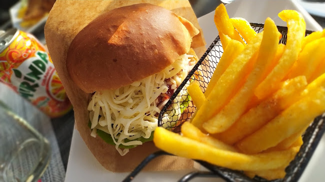 Csülök Bár - Vendéglátás