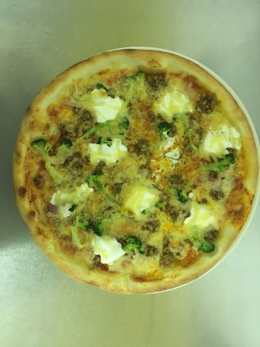 Opinii despre Robinson Pizzéria în Marcali - Vendéglátás