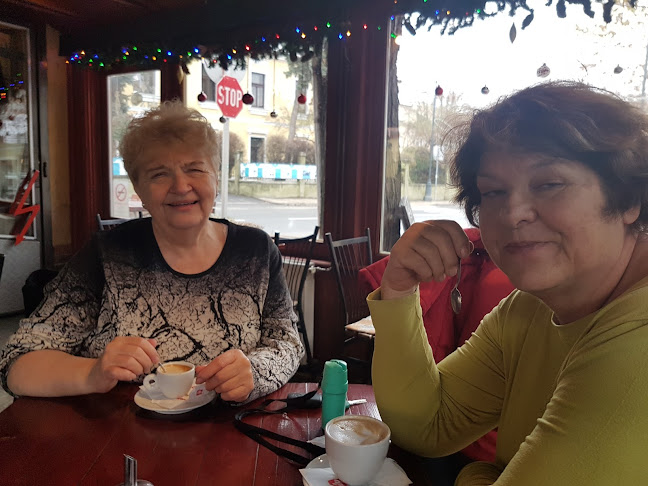 Esztergom, Vörösmarty u., 2500