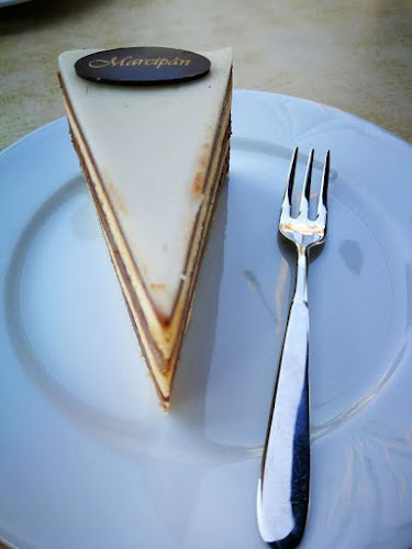 Esztergom, Vörösmarty u. 2, 2500