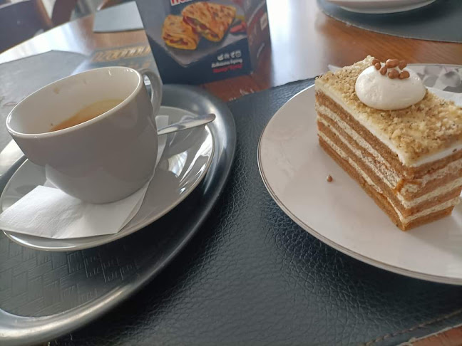 Opinii despre Piskóta Kávéház în Ács - Vendéglátás