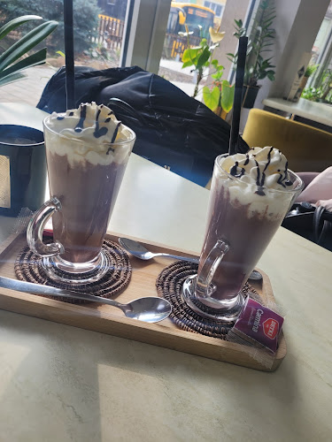 Opinii despre KERT CAFÈ fagylaltozó és kávézó în Füzesabony - Vendéglátás