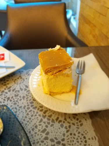 Opinii despre La Vita Cukrászda în Kecskemét - Vendéglátás