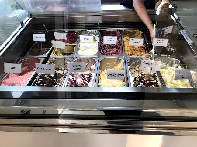 Opinii despre Habcsók cukrászda în Budapest - Vendéglátás