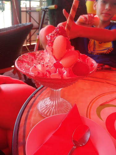 Comentarii opinii despre Aranytölcsér Fagylaltkert és Kávézó