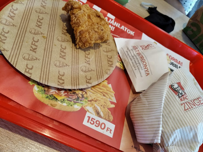 Opinii despre KFC Siófok M7 DT în Siófok - Vendéglátás