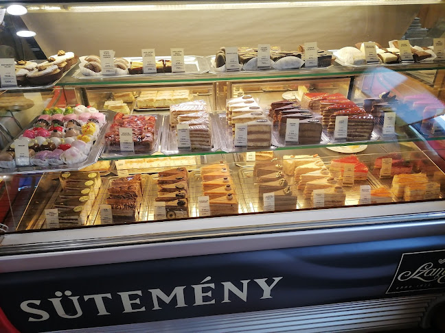 Comentarii opinii despre Központi Kávéház Szamos Cukrászda