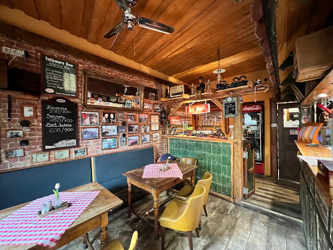 Opinii despre Herfli Söröző-Pizzéria în Szob - Vendéglátás