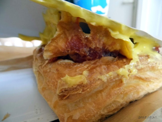 Opinii despre Beki pékség în Tatabánya - Vendéglátás