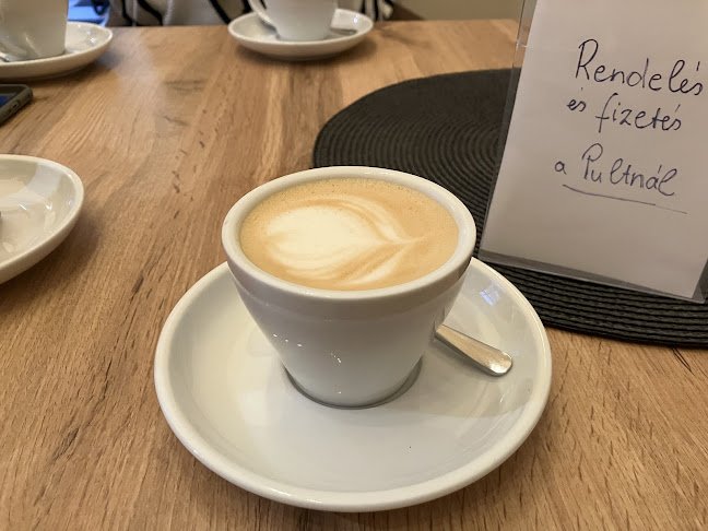 Opinii despre Kék Elefánt Kávézó în Szeged - Vendéglátás