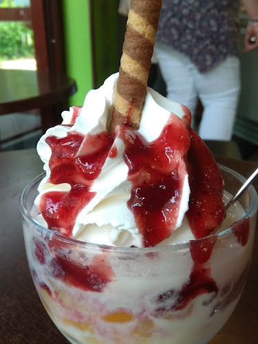 Vági Józsi Cukrászda - Vendéglátás