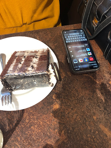 Opinii despre Nádor cukrászda în Győr - Vendéglátás