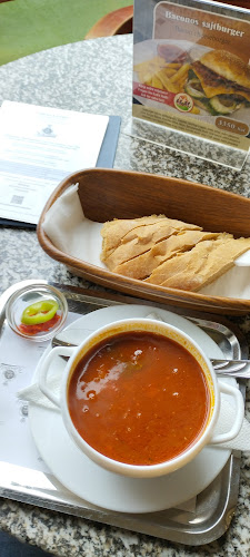 Opinii despre Korona Kávéház în Budapest - Vendéglátás