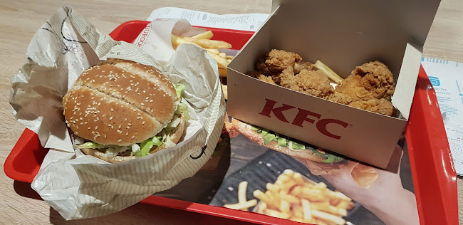 Opinii despre KFC Siófok M7 DT în Siófok - Vendéglátás