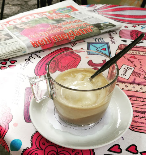 Zsitvai Cukrászda - Vendéglátás