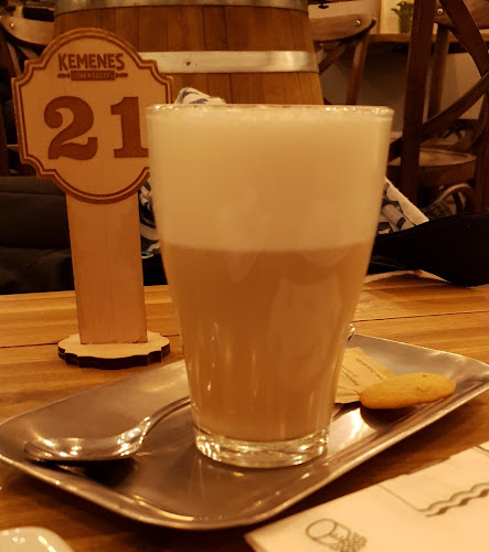 Comentarii opinii despre Kemenes Cukrászda és Bisztró Vámház krt.