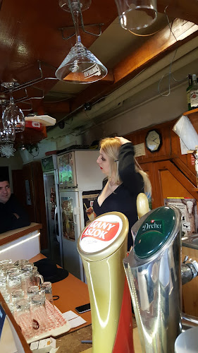 Opinii despre Gödör söröző în Budapest - Vendéglátás