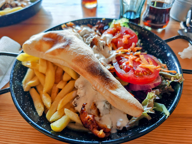 Comentarii opinii despre Kalóz Pizza-Grill-Hamburger-Tészta-Gyros