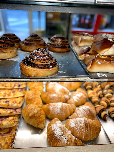 Opinii despre Király Pékség & Pizzéria în Budapest - Vendéglátás