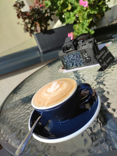 Opinii despre Kafana Kávézó és Delikát Kft. în Szentendre - Vendéglátás