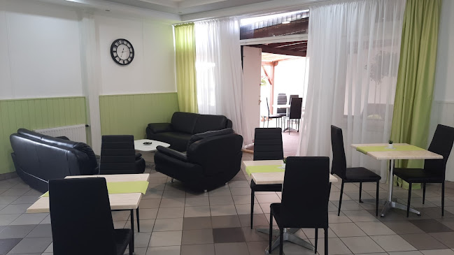 Opinii despre TivaNika Cukrászda és Ételbár în Szombathely - Vendéglátás