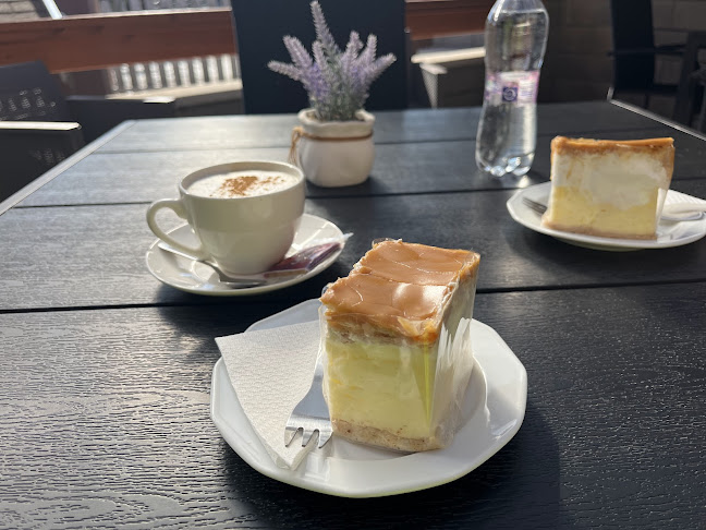 Opinii despre Mezei Cukrászda és Kávézó în Szárliget - Vendéglátás