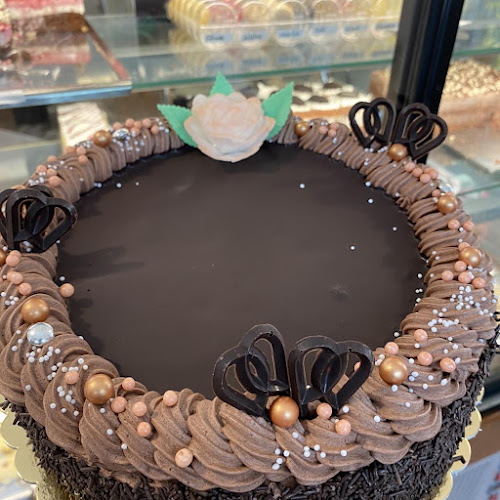 PILLE Pékség, Fagyizó és Cukrászat - Vendéglátás