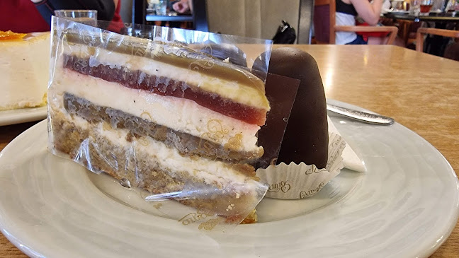 Comentarii opinii despre Központi Kávéház Szamos Cukrászda