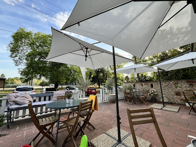 Opinii despre HENCZ Cukrászda în Balatonakarattya - Vendéglátás