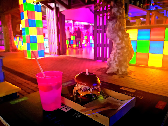 Kockás Streetbar - Cocktails - Cafe - Music