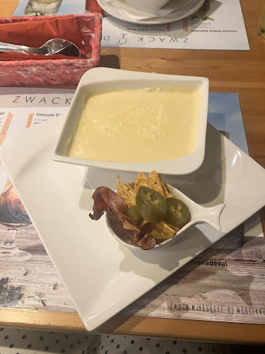 Tücsök vendéglő - Vendéglátás