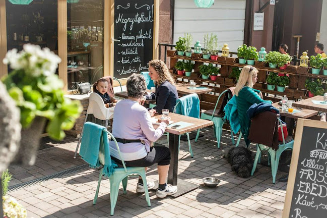 Opinii despre KisBécs Borbár Borbolt Kávézó Reggeliző în Budapest - Vendéglátás