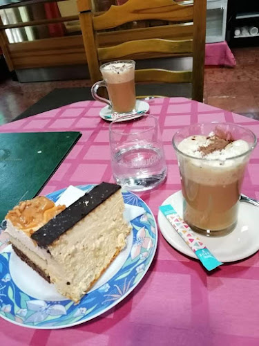 Opinii despre Markó Cukrászda în Kalocsa - Vendéglátás