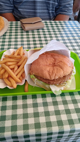 Comentarii opinii despre Sakáltanya Falatozó és Pizzéria Velence